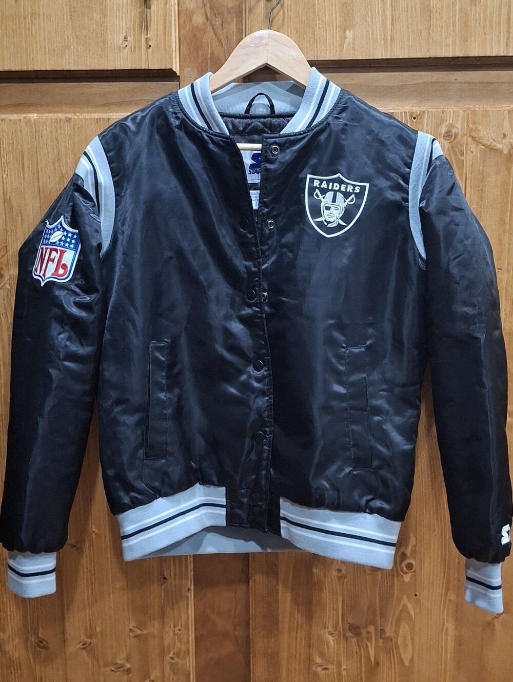 Mens L Black Vegas Raiders Satin Jacket with NFL Patch